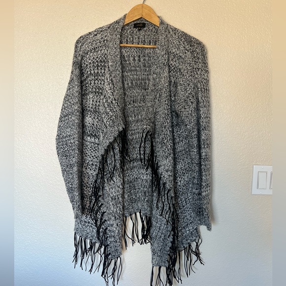 Ontwelfth | Fringe Knit Cardigan - Picture 2 of 9